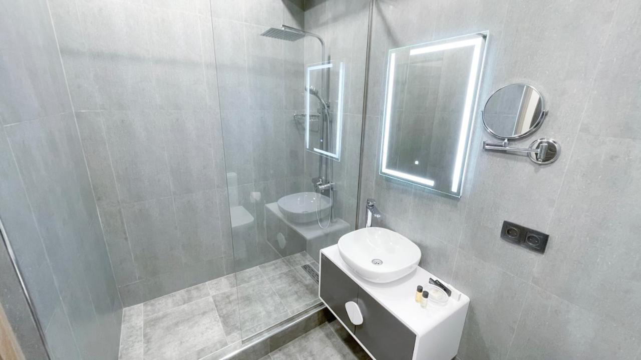 Unique Studio Close To Cascade Yerevan Bagian luar foto
